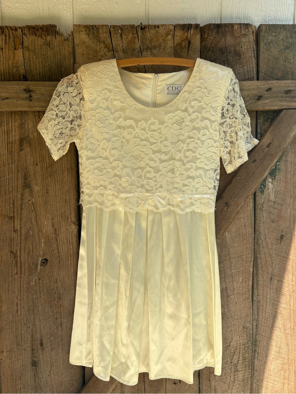 Vintage Cream Lace Dress Size 6